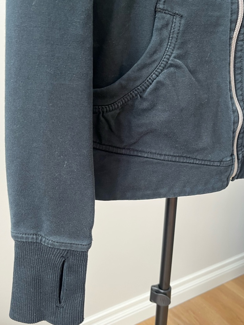 lululemon athletica black scuba ruched hood zip up jacket- Limited US 6 - Picture 9 of 14